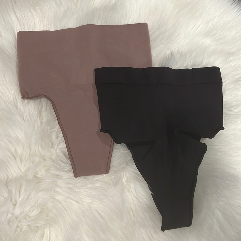 SKIMS core control thong in color sienna & onyx